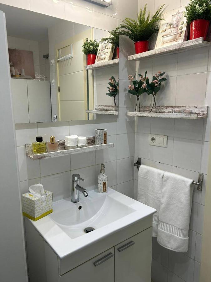 Apartamento Suite Torre Alta Parking Gratis Sevilla Exteriör bild